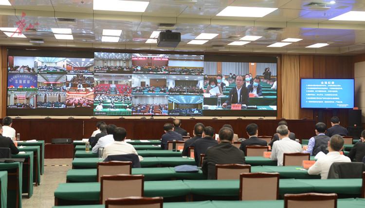 咬緊牙關(guān) 堅(jiān)定信心 集中攻堅(jiān) 全力以赴盡早實(shí)現(xiàn)社會(huì)面清零目標(biāo).jpg